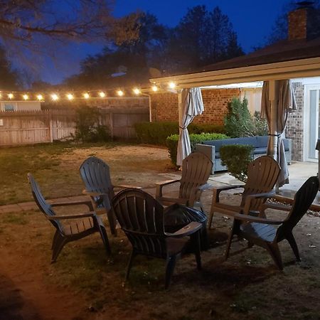 Hot Tub, Privacy, Sleeps 11 & Tons Of Space! Lubbock Bagian luar foto