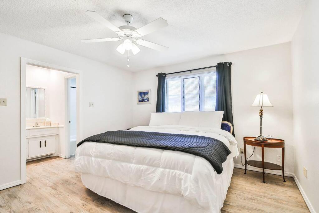 Hot Tub, Privacy, Sleeps 11 & Tons Of Space! Lubbock Bagian luar foto