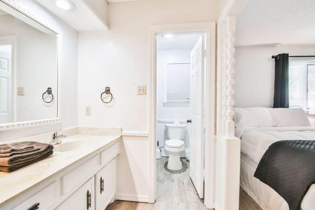 Hot Tub, Privacy, Sleeps 11 & Tons Of Space! Lubbock Bagian luar foto