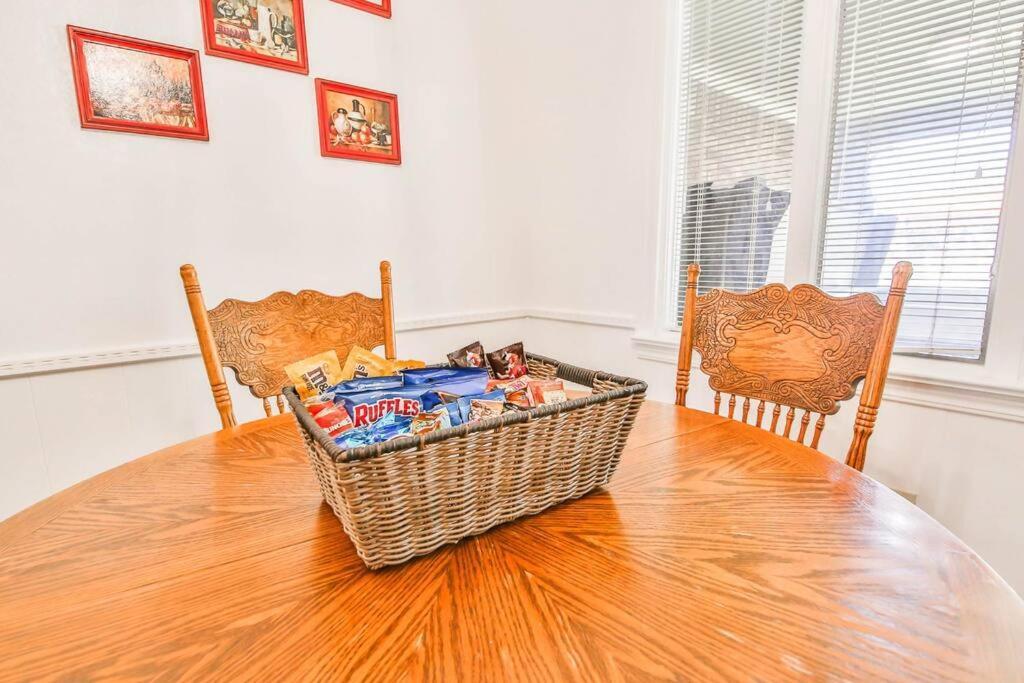 Hot Tub, Privacy, Sleeps 11 & Tons Of Space! Lubbock Bagian luar foto