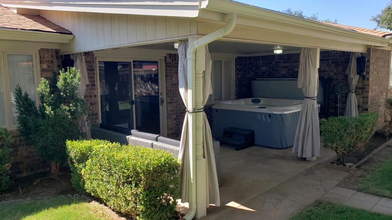 Hot Tub, Privacy, Sleeps 11 & Tons Of Space! Lubbock Bagian luar foto