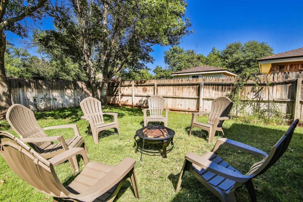 Hot Tub, Privacy, Sleeps 11 & Tons Of Space! Lubbock Bagian luar foto