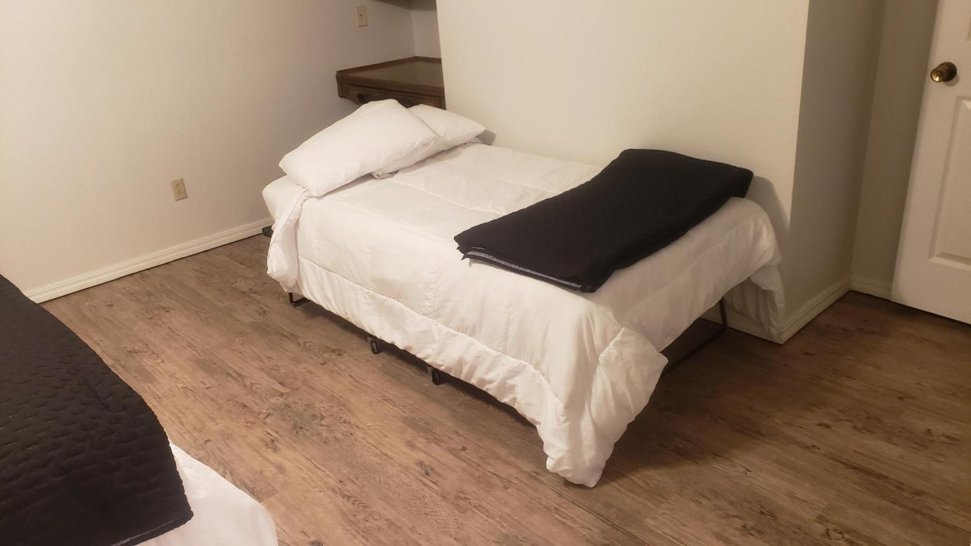 Hot Tub, Privacy, Sleeps 11 & Tons Of Space! Lubbock Bagian luar foto